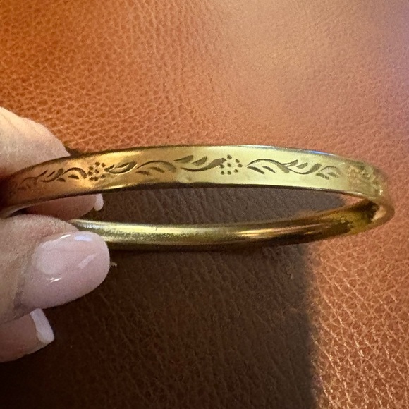 Sweet Vintage Victorian Rolled Hollow Gold Bangle Bracelet with Etched Design - Picture 2 of 13